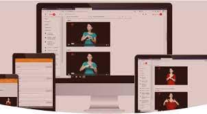 2 pantallas en las que se ve en cada una ods cuadros con personas signando